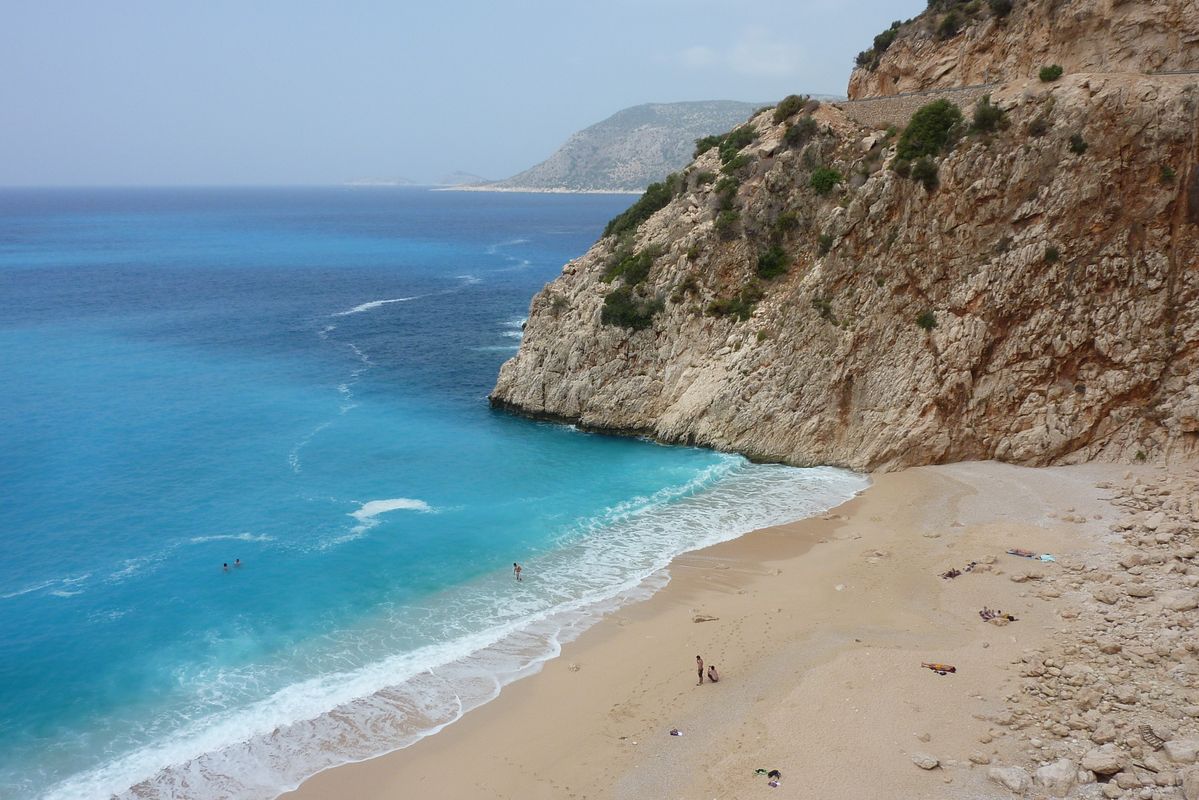 Een heerlijk verlaten strand aan de Turkse kust.