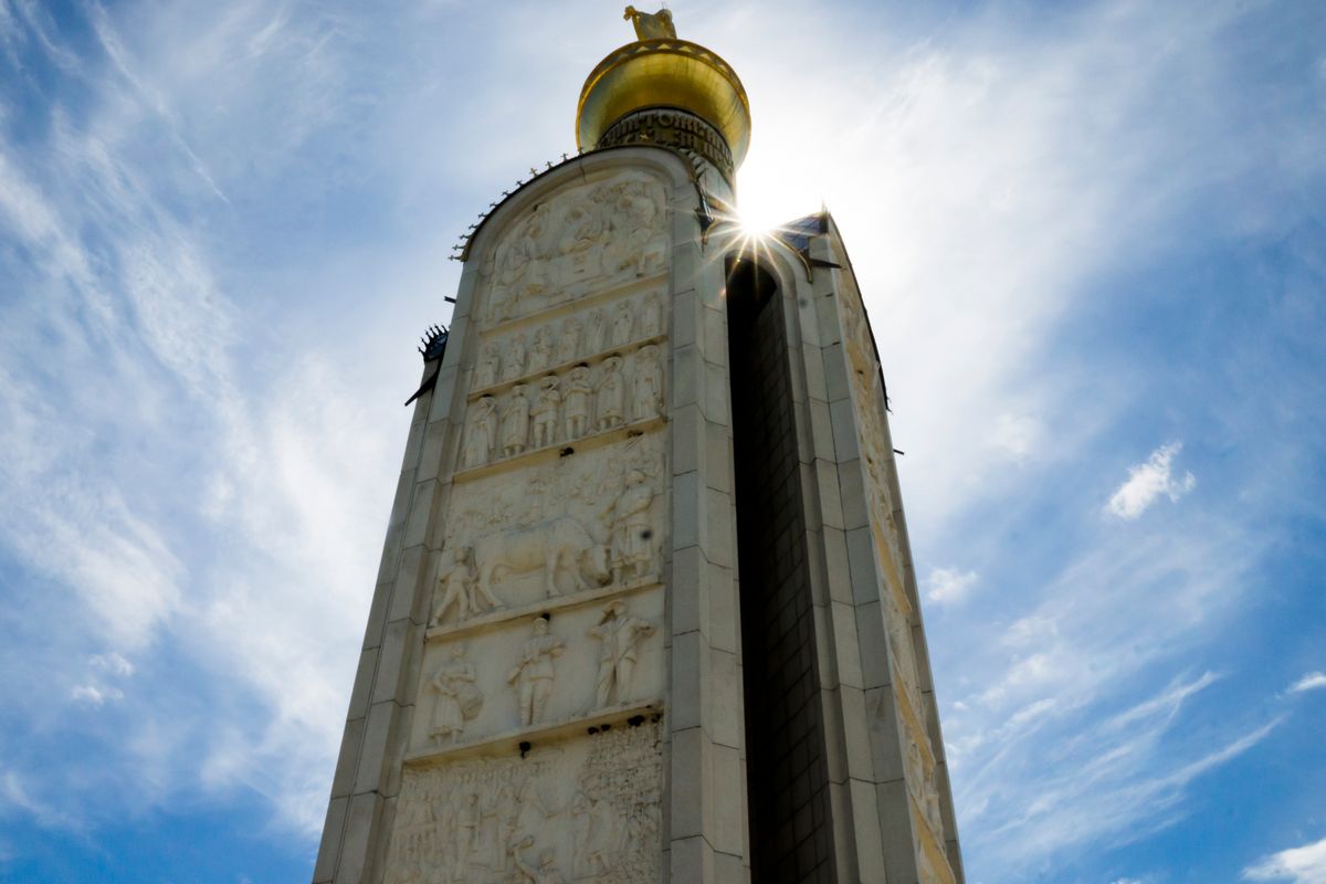 Прохоровка-память о павших.