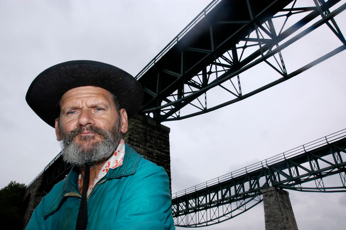 Old man who live under the railway bridge . Photographer : Attila