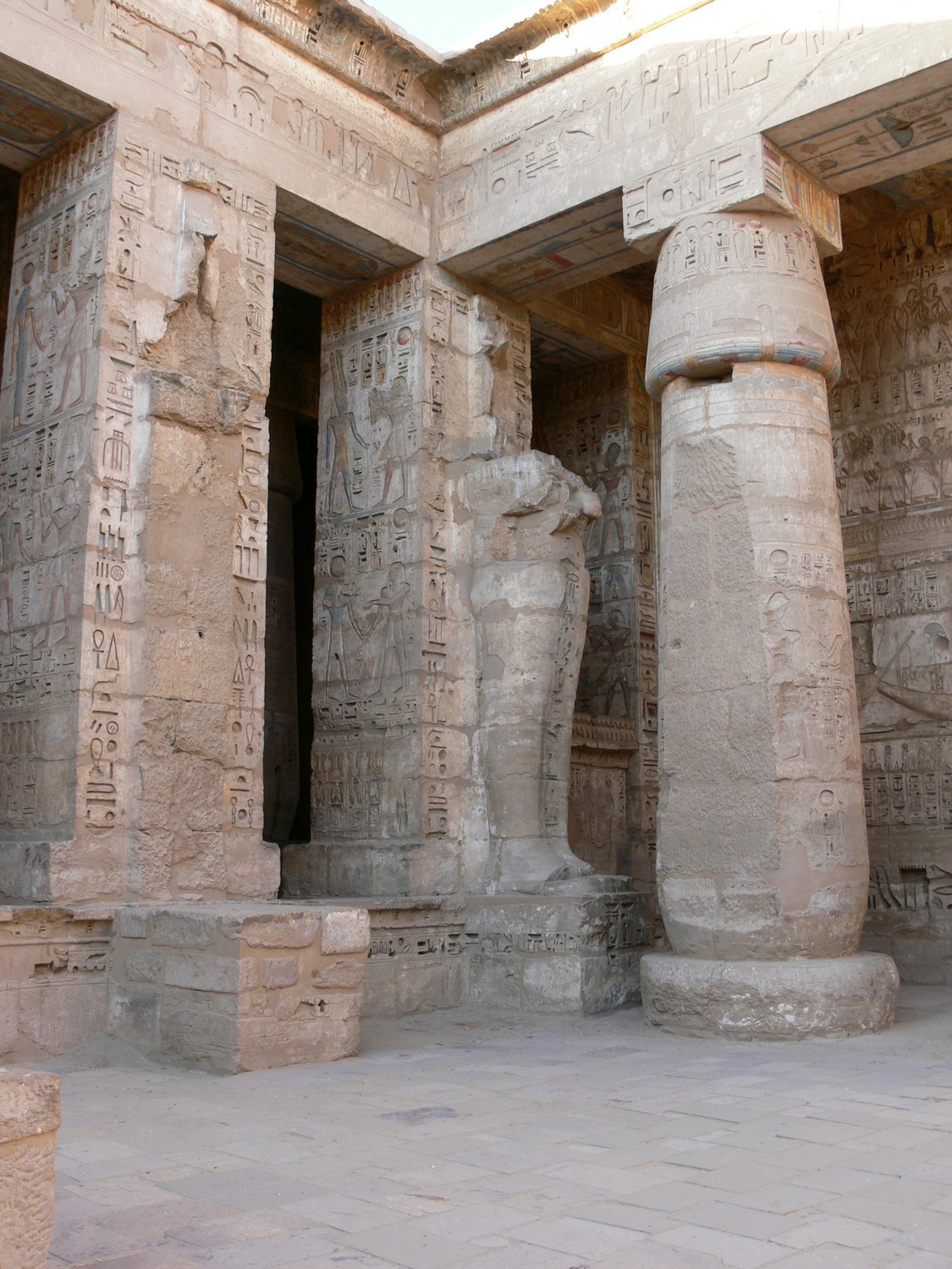 Medinet_Habu