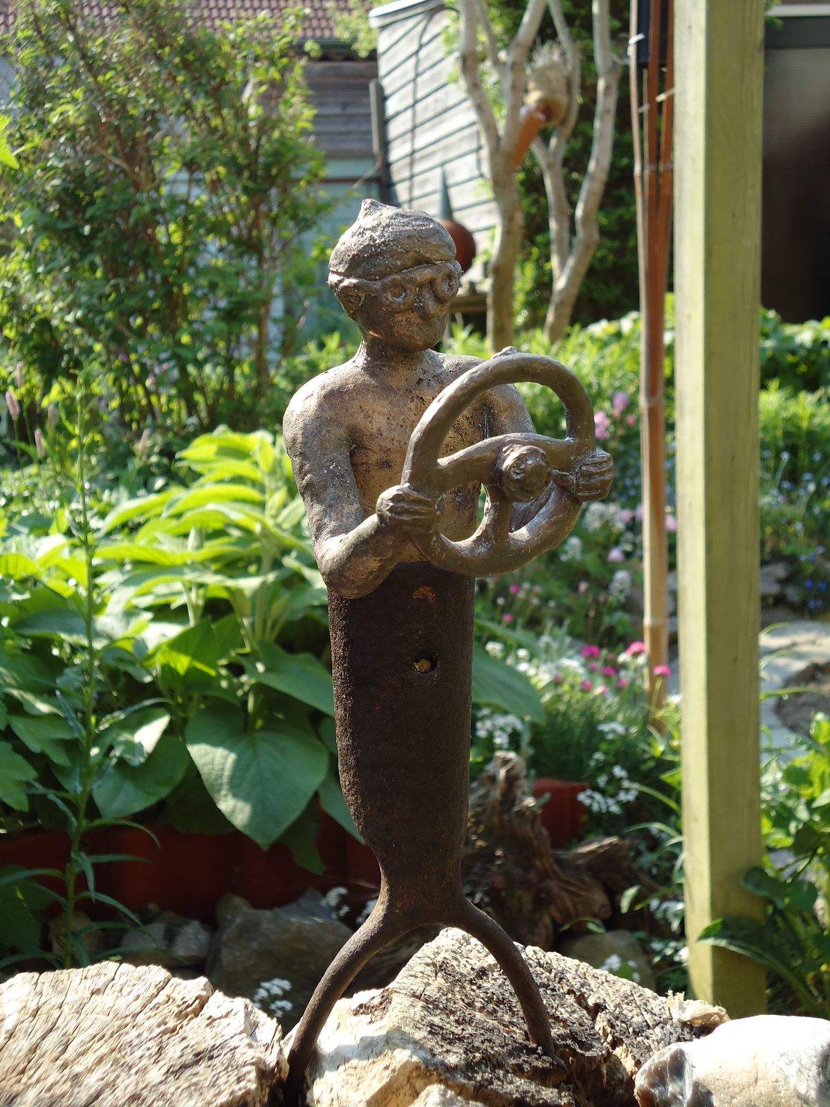 bronze statue in old France agricultural tool 30-04-2011 made by inge de Quack