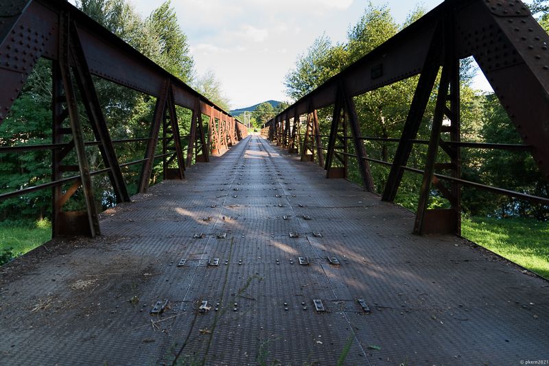 Interessante, stillgelegte Eisenbahnbrücke, Foto weniger interssant..